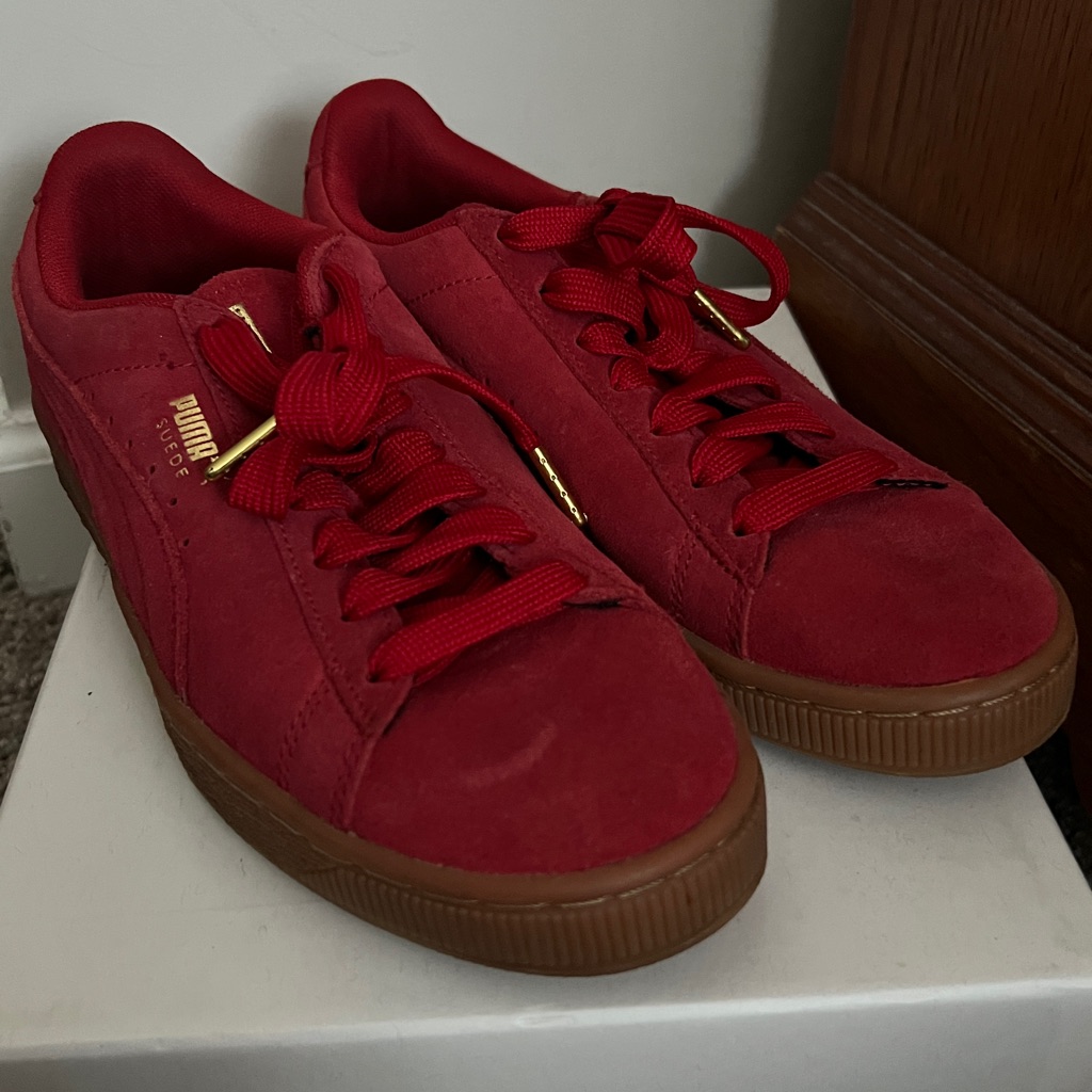Puma Intense RedGum Suede Gum Sneakers Size 85w Normal Wear Great Condition Puma Intense RedGum Suede Gum Sneakers Size 85w Normal Wear Great Condition